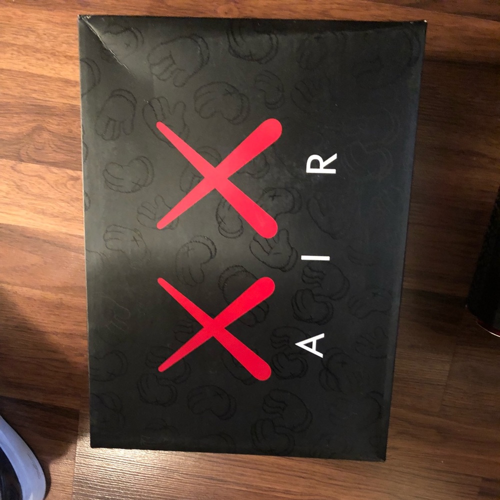 Jordan kaws 4